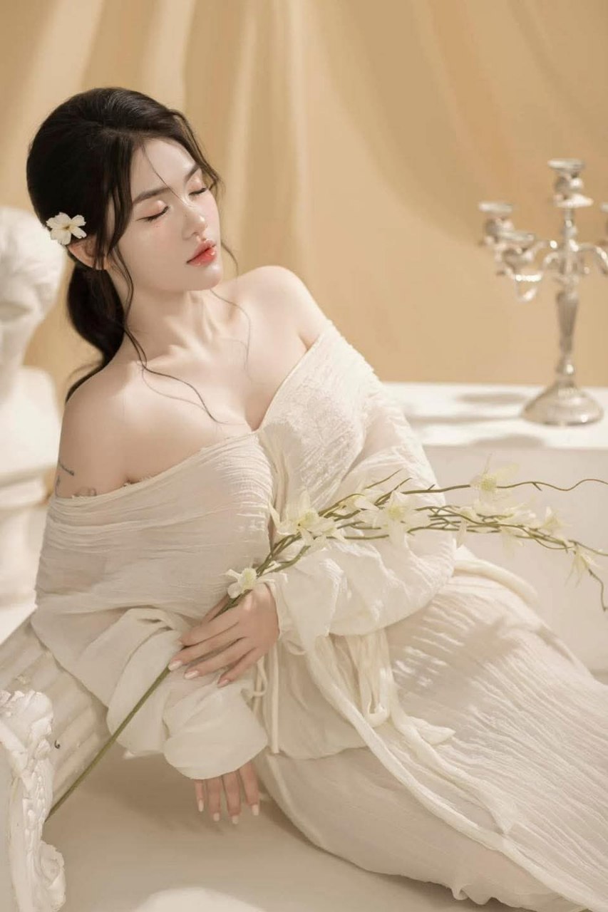 Nàng dâu hiếu thảo chăm sóc cả chuyện tình dục cho bố già nhưng “khỏe”